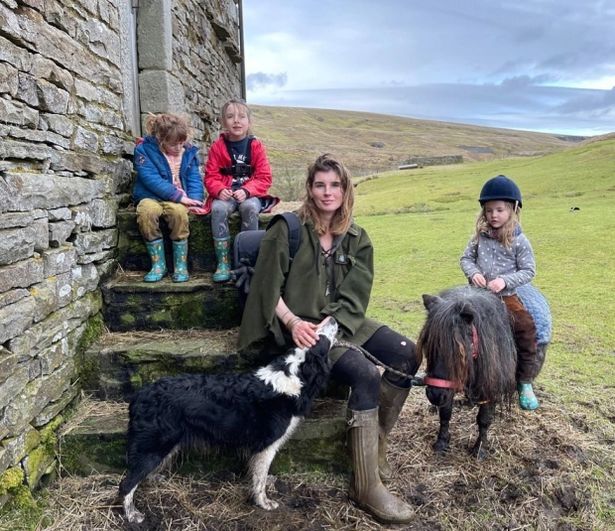 Our Yorkshire Farm's Amanda Owen was held down by Clive during 'terrifying' first labour amanda owen