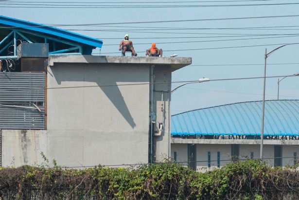 Prison clash between gangs 'armed with explosives' leaves 24 dead, with 8 beheaded Prison clash between gangs 'armed with explosives' leaves 24 dead, with 8 beheaded