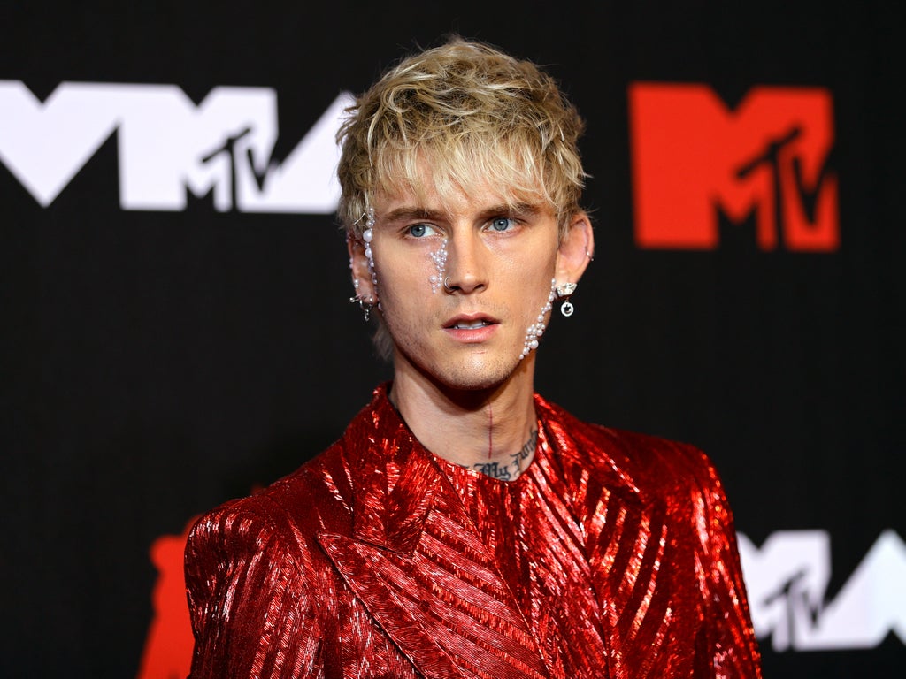 Moment Machine Gun Kelly brawls with concertgoer after getting booed at festival