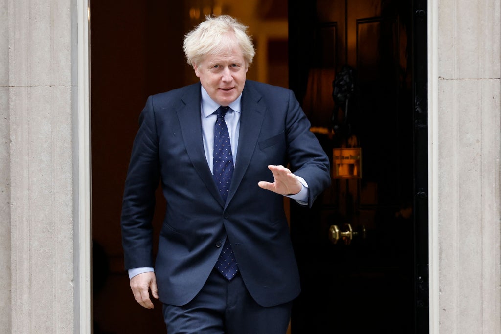 Boris Johnson forced into yet another U-turn as he extends temporary HGV visa scheme