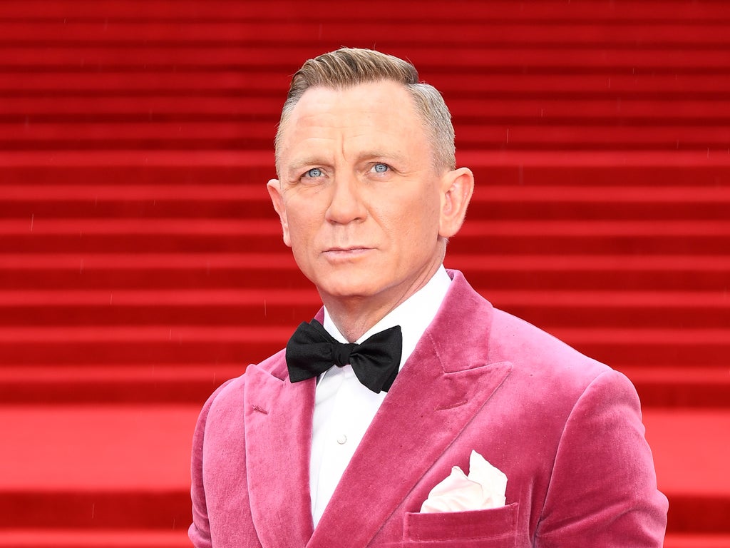 Ladies and Gentlemen, Daniel Craig just responded to becoming a Friday night meme