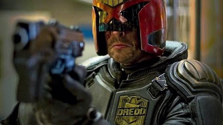 4. Dredd. A multitude of factors made it a flop. First of all, fans were waiting for it because they knew what kind of atmosphere the "2000 AD" made comics starring Dredd. Although the budget was small, it still looked promising. The first problem came when the producers decided to only release it in 3D, and they did such a bad job of marketing that people thought it was Stallone's remake. "Judge Dredd."