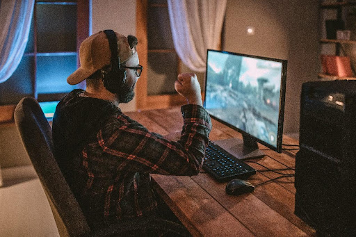 Useful tips to stay safe while playing online games